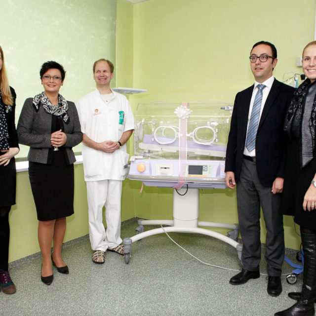 Incubator for premature babies